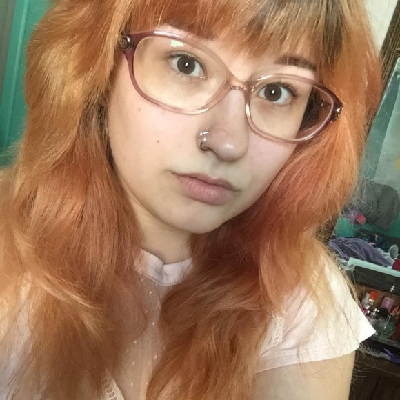 Meet your Posher, Kat - Picture 3 of 5